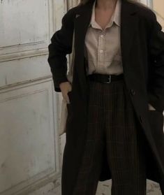 Female Professor Outfits, Academia Outfits Female, Journalist Aesthetic Outfit, Girly Icon, Professor Outfits, Academia Wardrobe, Prom Fits, Gothic Academia, Academia Aesthetic Outfit