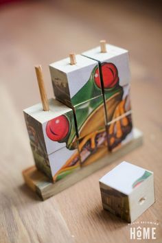 some kind of wooden block sitting on top of a table