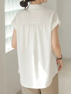 White Shirts Women, The Office Shirts, Pleated Blouse, Hair Clothes, Dress Measurements, Loose Shorts, Work Wardrobe, White Shirts, White Summer