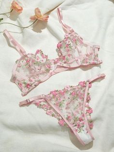 Cute Lingerie Sets, Flower Lingerie, Barbie Fashion Sketches, Bra And Panty Set, Lingerie Boutique, Everyday Routine, Cute Lingerie, Pink Lingerie, Lingerie Sets