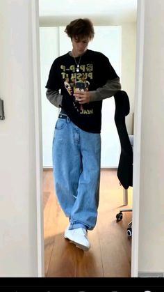 Teenage Male Outfits, Baggy Outfit Poses, Indie Fits Men, Instagram Story Ideas Guys, Highschool Boy Outfits, Rapper Outfits Men, Boy Outfits Teenagers, Teen Guy Outfits, Mens Alternative Fashion