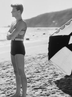 On the beach, 1920s Joel Mccrea, Mens Bathing Suits, Vintage Mens Fashion, Men Beach