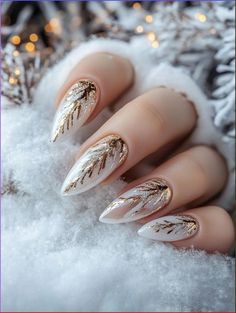 Frosty Christmas Nails, Christmas Nail Art Designs Snowflakes, Cold Nails Winter, Nails Winter 2024, Christmas Birthday Nails, Christmas Nails 2024 Trends, Christmas Nails 2024, Nail Designs Birthday, Trending Christmas Nails