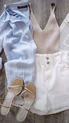 Womens Vacation Fashion, Summer Outdoor Dinner Outfit, Chambray Top Outfit Summer, Classy Chic Spring Outfits, Fashion Inspo Outfits Minimal Chic Fall, Women’s Neutral Outfit, Italy Clothing Aesthetic, Getaway Outfits Summer, Walking Around Europe Outfit