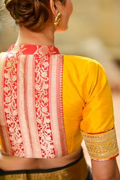 Classic Blouse Designs For Saree, Border Back Neck Blouse, Blouses With Border Designs, Blouse Designs Border Saree, Silk Border Blouse Designs Latest, Zari Border Blouse Designs, Border Blouse Back Neck Designs, Banarsi Saree Blouse Design Back Neck, Back Blouse Designs Latest Silk