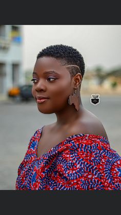 Mowhak Hairstyle Black Women, Barber Haircuts For Women, Black Ladies Haircut, Short Black Natural Hairstyles, Low Cut Hairstyles, Brush Cut, Tapered Natural Hair Cut, Short Textured Hair