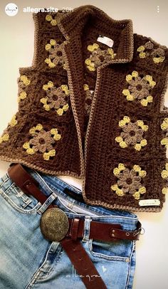 Scrap Crochet, Crochet Waistcoat, Quick Crochet Projects, Easy Patterns, Crochet Jumper, Crochet Vest Pattern, Crochet Design Pattern, Crochet Fashion Patterns