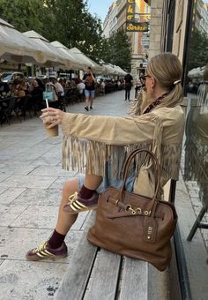 Skater Girl Outfits, Paris Chic, Stylish Eve, Suede Fringe Jacket, Autumn Casual, Streetwear Fashion Women, Adidas Gazelle, Streetwear Women