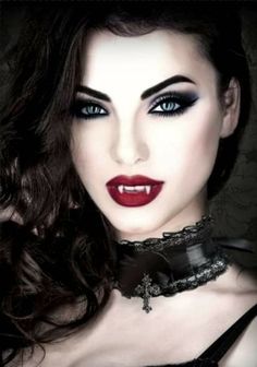 Vampire Costume Women, Vampire Women, Vampire Makeup Looks, Vampire Makeup Halloween, Vampire Look, Vampire Costumes, Vampire Masquerade, Evil Tattoos