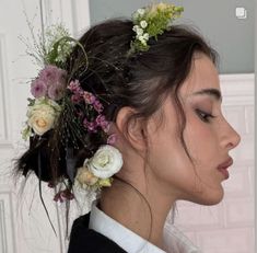 Floral Wedding Hair, Jewelry Photography Styling, Look Formal, Half Up Half Down Hair, Long Straight Hair, Flower Beauty, Grow Hair, Up Hairstyles, Flowers In Hair