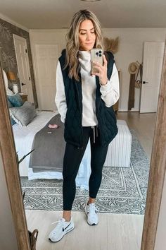 Casual Work Outfits Winter, Outfits Winter 2023, Work Outfits Winter, Winter 2023 Fashion Trends, Fashion Inspo Winter, Athleisure Outfits Winter, Disney Parks Outfits, Mom Outfits Winter, Leggings Ootd