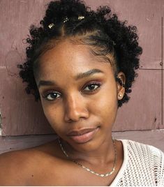 Natural Hairstyles With Barrettes, Hair Clips On Short Hair Black Women, Twa Hairstyles 4c Hair Accessories, Finger Coils On Twa Natural Hair, How To Finger Coil Natural Hair 4c, Black Girls Natural Hair, Shorthair Curls, Black Girls Hair, Short Punk Hair