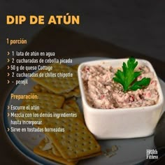 a plate with crackers and dip on it, labeled in the words dip de atun