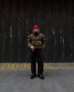 Red Cap Outfit, Puffer Jacket Street Style, Japanese Street Fashion Men, Elevated Streetwear, Men Vintage Style, Winter Jacket Outfits, Proper Cloth, Men Winter Jacket, Puffer Jacket Outfit