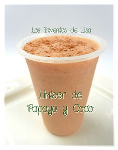 a drink in a plastic cup sitting on top of a white plate with the words liber de papaga y coco