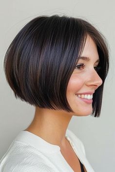 Dark Brown Bob Haircut, Middle Part Short Bob, Micro Bob Haircut, Haircuts Ideas For Women, Blonde Hair Short, Short Stacked Bob, Micro Bob, Short Blonde Bob, Stacked Bob Haircuts