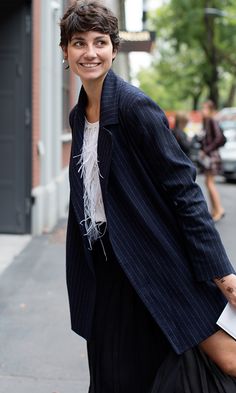 Eva Fontanelli, Short Wavy Haircuts, The Sartorialist, Short Hair Images, Gamine Style, Hair Catalog, Women Street, Short Hair Styles Pixie