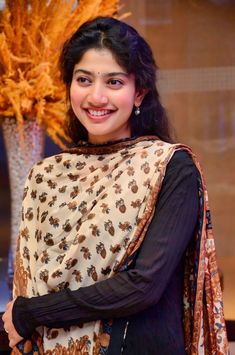 Sai Pallavi Wallpaper, Saipallavi Hd Wallpaper, Saree Aesthetics, Animation Pic, Singh Wallpapers, Andrew Loomis, Dark Beauty Photography