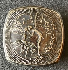 Vtg 1920's Djer-Kiss Kerkoff Kissing Fairies Powder Mirror Compact Art Nouveau | eBay Djer Kiss, Compact Art, Compact Mirror Vintage, 1920 Art, 1920 Art Deco, Maxfield Parrish, Mirror Compact, Half Dolls, Silver Caps