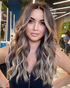 Bronde Balayage Brown Eyes, Bad Hair Highlights, Dimensional Balayage Bronde, Latina Blonde Hair Balayage, Blonde Highlights On Tan Skin, Balayage Hair With Highlights, Brown Blonde Hair Balayage, Blondette Hair, Sunkissed Brunette Balayage