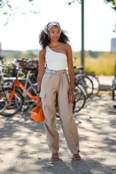 Women Cargo Pants Outfit, Copenhagen Fashion Week Street Style, University Outfit Ideas, Outfit Ideas Male, Outfit Ideas Baggy, Celana Fashion