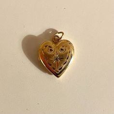 14k Gold Heart Locket Vintage Gold Heart Locket, Antique Gold Locket, Locket Tattoos, Vintage Heart Locket, Chibi Coloring Pages, Gold Heart Locket, Antique Locket, Vintage Lockets