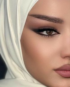 Arabic Makeup Tutorial, Arabic Eye Makeup, Korean Beauty Makeup, Middle Eastern Makeup, Grey Eye Makeup, Big Eyes Makeup, Korean Makeup Tips, Makeup Life Hacks