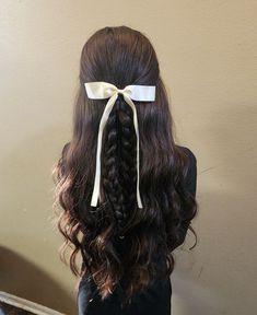 Bow In Back Of Hair, Half Up Half Down Slick Back Wavy Hair, Cheer Half Up Half Down, Curled Half Up Half Down With Bow, Hair Ideas For Christmas Party, Bow Half Up Half Down Hair, Twist Half Up Half Down, Half Up Half Down Cheer Hair, Straight Hairstyles Half Up Half Down