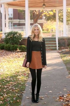 30 Trendy Fall Outfits for Women - Inspired Beauty Brown Skirt Outfit, 일본 패션, Winter Skirt Outfit, Trendy Skirts, Legging Outfits, Brown Outfit, Winter Skirt, Tights Outfit, 가을 패션