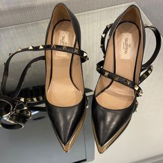 Worn Few Times Valentino Rock Studs, Valentino Black, Valentino Shoes, Shoes Women Heels, Black Color, Shoes Heels, Pumps, Women Shoes, Heels