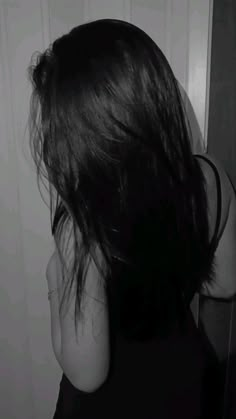 the back of a woman's head in black and white