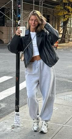 Winter Basketball Game Outfit, Beautiful Lady, Winter Fits, Black Fits, Winter Outfits, Lookbook, Fall Winter, Style Inspiration