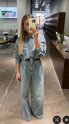 Modern Summer Outfits, Denim Jumpsuit Outfit, Looks Jeans, 70s Vibes, Stylish Summer Outfits, Effortlessly Chic Outfits, Big Time, Spring Style