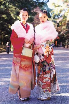 Japanese Kimono Fashion, Traditional Japanese Clothing, Japanese Costume, Modern Kimono, Kimono Japan, Japanese Clothing, Traditional Kimono, Young Fashion, Traditional Clothing