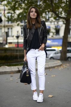 Witte Jeans Outfit, How To Wear White Converse, How To Wear White Jeans, White Outfits For Women, White Boyfriend Jeans, Converse Outfits, Look Jean, White Jeans Outfit, Jeans Outfit Women