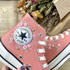 Embroidered Hightop Converse, Cute Customized Converse, Costum Converse High, Pink Flower Converse, Hand Embroidered Sneakers, Pink Converse Embroidery, Floral Embroidered Converse, Flower Embroidered Converse