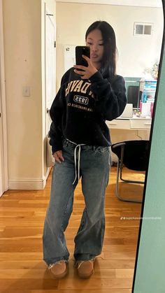 School Outfit Inspo Fall, Thanksgiving Outfit Black Women Casual, Really Cute Clothes, Define Jacket And Sweatpants, Museum Outfits Black Women, Winter Outfit Inspo Black Women, Low Rise Bootcut Jeans Outfit, Lowmel Sneaker Outfit, Black Wide Leg Sweatpants Outfit