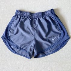 Nike Women Tempo Dry Core 3” Running Shorts Size Small. Lining. Obsidian/Diff Blue/Grey. Elastic Waist With Drawstring On The Inside. Athletic Fit Is Modern And Flattering. In Great Pre Loved Condition. Comes From A Smoke Free And Pet Free Home. Please See Photos For Measurements. Thank You For Visiting My Closet. I’m Always Adding New Items To My Closet. I Strive To Carry A Variety Of Sizes, Men And Women Clothing, As Well As Children’s Clothing. I Carry Great Condition Pre Owned Items As Well Nike Blue Short Leg Activewear, Nike Clothes, Country Clothes, Nike Shorts Women, Preppy Clothes, Workout Fits, I Carry, Shorts Nike, Cute Shorts