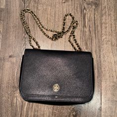 Black Leather Tory Burch Cross Body Barely Worn ( Like 8 Times) Like New Very Convenient For On The Go Perfect Size & Storage Space Tory Burch Crossbody, Tory Burch Bags, Tory Burch Bag, Storage Space, Cross Body, The Go, Tory Burch, Storage Spaces, Black Leather