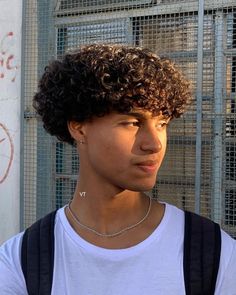 Curly Hairstyles For Boys, Attractive Light Skin Men, 3b Curly Hair, Mexican Hairstyles, 3b Hair, Brp Port, Light Skin Men