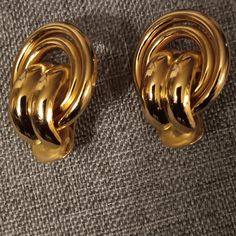 Marked Goldtone Clips Vintage Cushioned Ear Protector On Clip Euc Smoke N Pet Free Home Burberry Jewelry, Vintage Cushions, Burberry, Gold Tones, Jewelry Earrings, Women Jewelry, Pet, Gold, Women Shopping