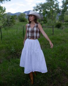 Coastal Maxi Skirt – Court's General Store Cowgirl Top, Cowgirl Summer, Looks Country, Cottagecore Outfits, Country Fashion, Plaid Vest, Western Look, Hippie Outfits, Outfit Inspo Fall