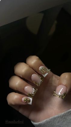 Gold Gem French Tip Nails, Gold Birthday Nails Short, Gold Gems On Nails, Gold Charms Nails, White And Gold Nails Simple, Gold Nail Set, Red And Gold Nail Designs, Acrylic Nails Gold, Baddies Nails