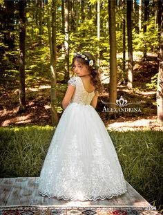 «First communion dress» #firstcommunion #flowergirldress #communiondress #firstcommuniondress #whitedress #dressforprincess #weddingdress #whitedress Tulle Long Skirt, Princess Flower Girl Dresses, Baptism Gown, Girls Lace Dress, First Communion Dress, First Communion Dresses, Baptism Dress, Communion Dresses, Dress Princess