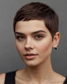 Short Haircuts: Transform Your Look With These Styles - Rose idea Very Short Female Haircuts, Extra Short Pixie Haircut, Extra Short Hairstyle Women, Classic Pixie Haircut, Very Short Haircuts For Women, Really Short Hair, Very Short Haircuts, Short Hair Pixie Cuts, Short Haircuts For Women