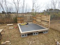 a wooden pallet sitting in the middle of a yard