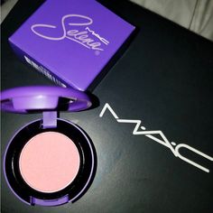 Limited Edition Mac Single Eyeshadow From The Selena Collection Rare No Longer Available In Stores Shade Is Fotos Y Recuerdos Brand New Without Box **Please Note That Colors Displayed On Your Monitor May Appear Slightly Different From The Actual Product Due To Variations In Monitor Settings And Calibration. Please Do Your Research On The Product And Color To Find What Shade Will Best Suit Your Needs** Mac Single Eyeshadow, Mac Dazzleshadow, Mac Eyeshadow Palette, Mac Shadows, Mac Pigment, Mac Eyes, Glitter Pigment, Single Eyeshadow, Cosmetic Glitter