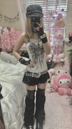 Emo Grunge Summer Outfits, Emo Y2k Outfits Pink, Cutecore Grunge Outfit, Y2k Outfits Feminine, Y2k Outfits Comfy, Emo Feminine Outfits, Emo Pink Outfit, Pink Emo Aesthetic Outfits, Summer Emo Fits