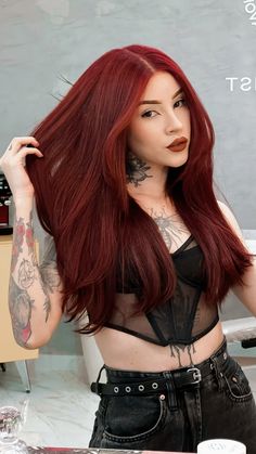 Cabwlo vermelho inspiração res hair cherry blossom ruiva tatuada vermelho escuro Cherry Blossom Hair, Cherry Hair, Girls With Red Hair, Colored Hair, Hair Inspo Color