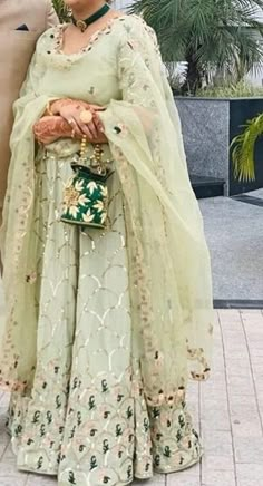 Suits Embroidery Designs, Suits Punjabi, Pakistani Formal Dresses, Punjabi Outfits, Indian Bridal Dress, Indian Bridal Outfits, Beautiful Dress Designs